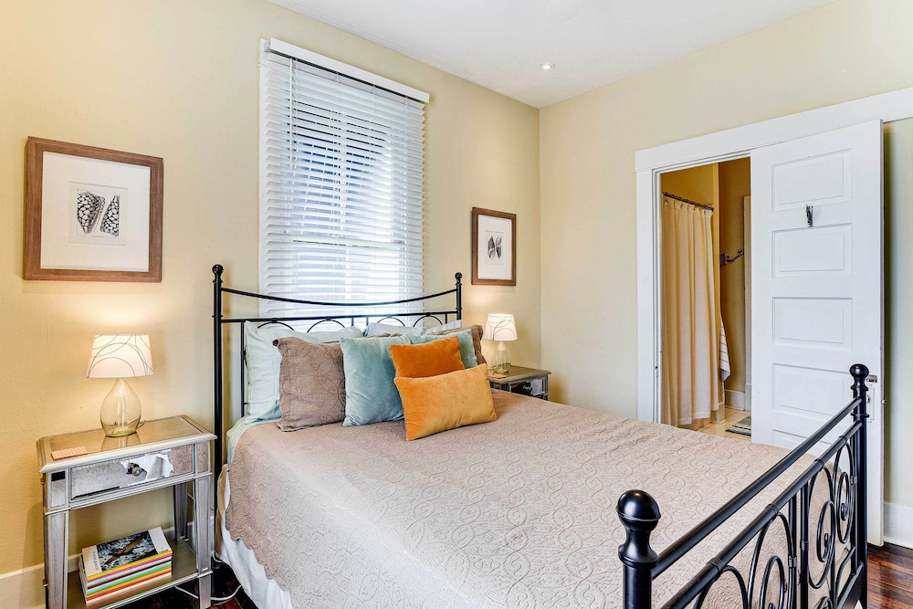 Walk to Beach: Galveston Home w/ Fenced Yard!