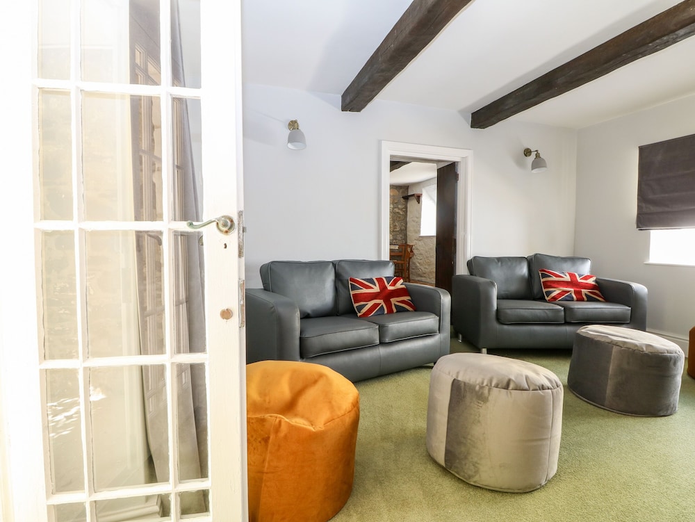 Culdrose Manor