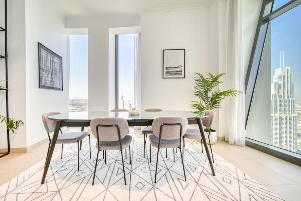Contemporary Apt With Burj Khalifa View