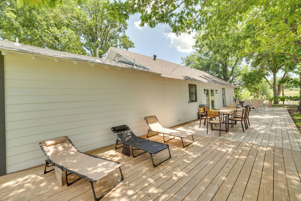 Blue Ridge Retreat on 10-acre Farm: Rural Reset!