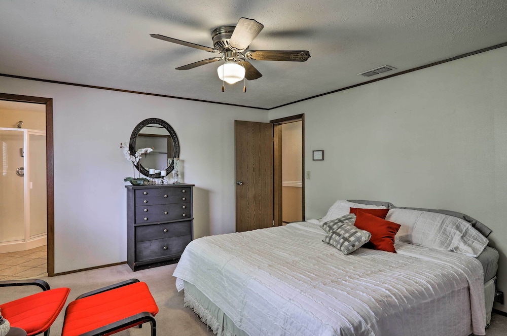 Page Vacations - Page Home w/ Deck  Yard: Walk to Rim View Trail - Property Image 3