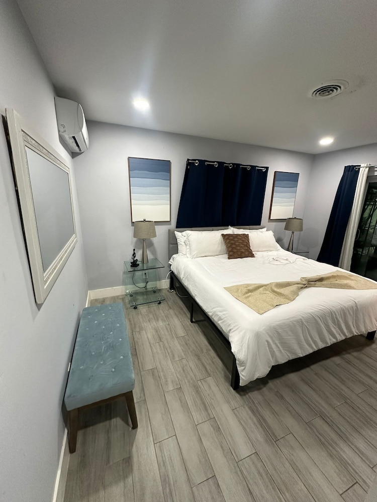 Relaxing 4BR 2BA Home With Wifi and Private Pool in Fabulous Fort Lauderdale