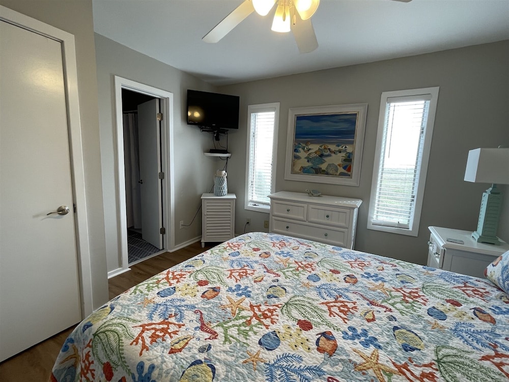 Sw 7 Sail Inn 1 Bedroom Condo by RedAwning