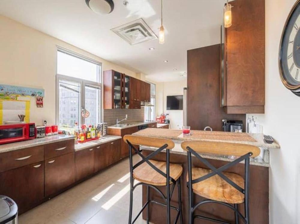 Sleeps6-apartment-parking-balcony-patio