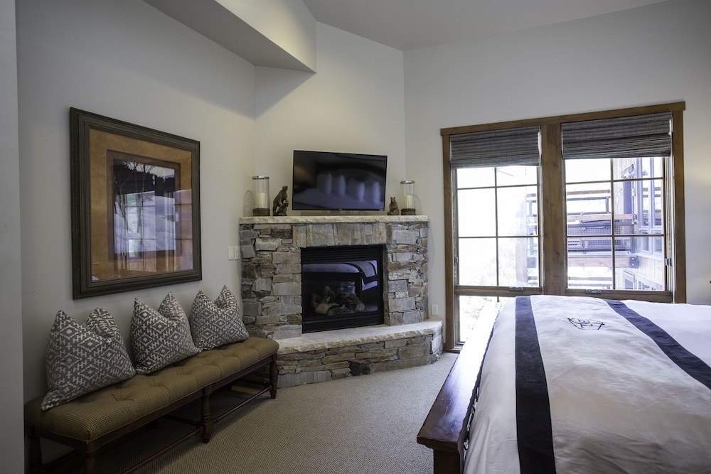 3 Bedroom Condo with Spa - Silver Baron Lodge 3 Condo