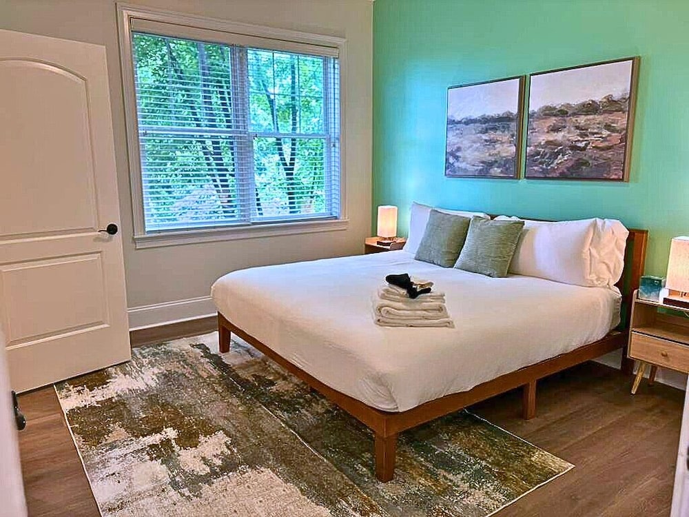 Well-Equipped 2BR - Greenbay 301