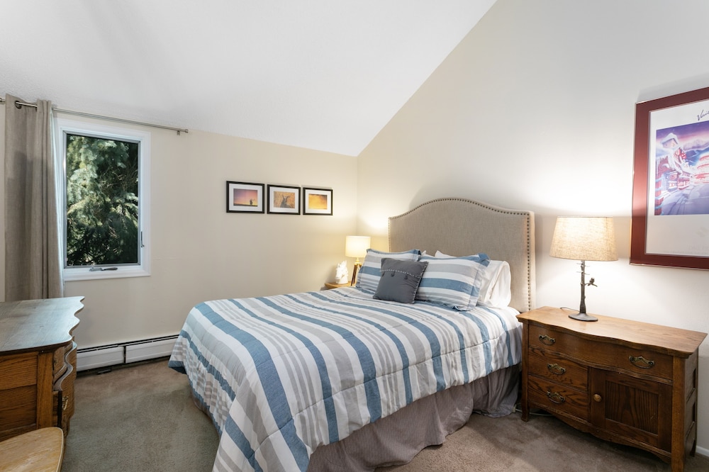 9 Sandstone70 3 Bedroom Condo by RedAwning view 5