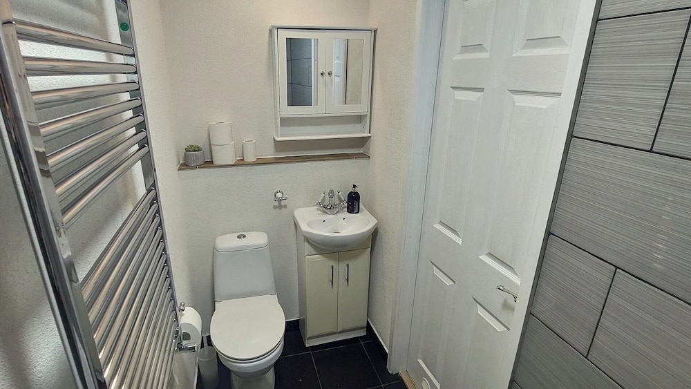 Couples/business/family- Wifi- Parking- Sleeps 2