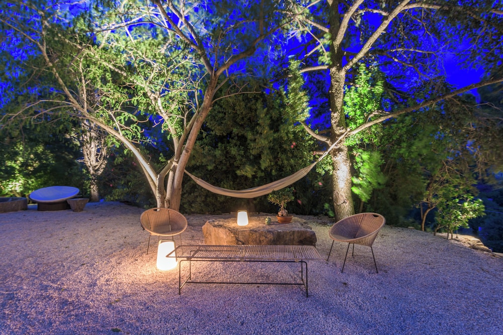 Amani Luxury 4BR Villa & Pool in Batroun