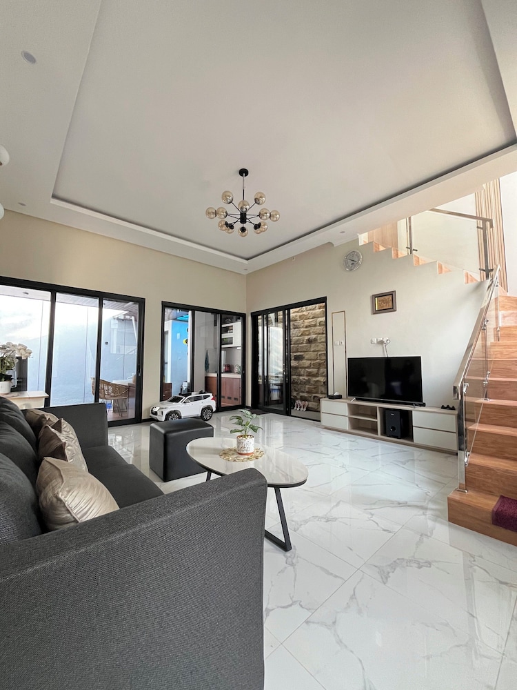 Arrayyan Executive Village Complex Batu