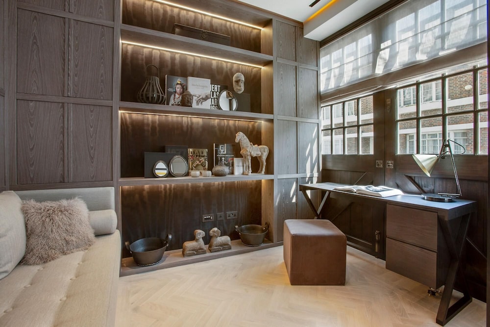 Luxurious Mews House in Pavilion Road - 3 Bedroom