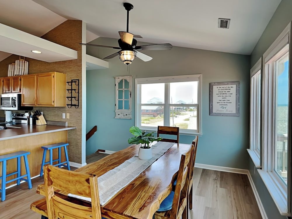 Paradise Palms by Topsail Realty