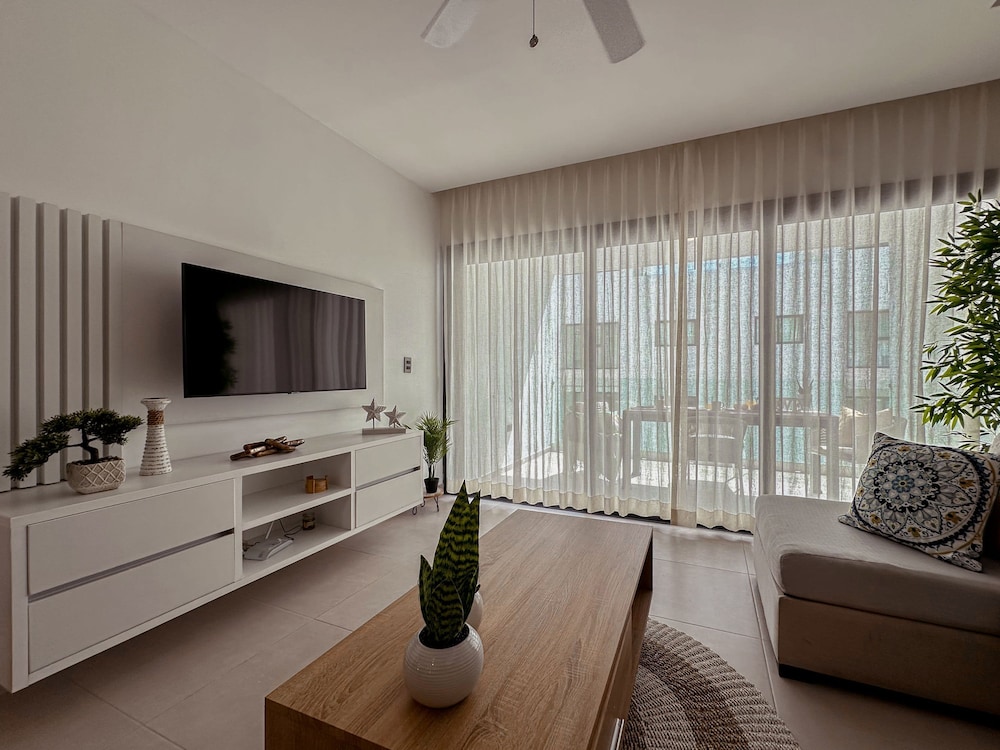 Fantastic Beach Penthouse With Rooftop BBQ