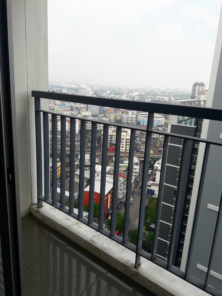 Highrise Cityview Aspire Condo Gym Pool