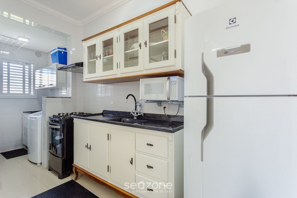 Cozy Apartment 5 Mi From the Beach, Floripa Ece104