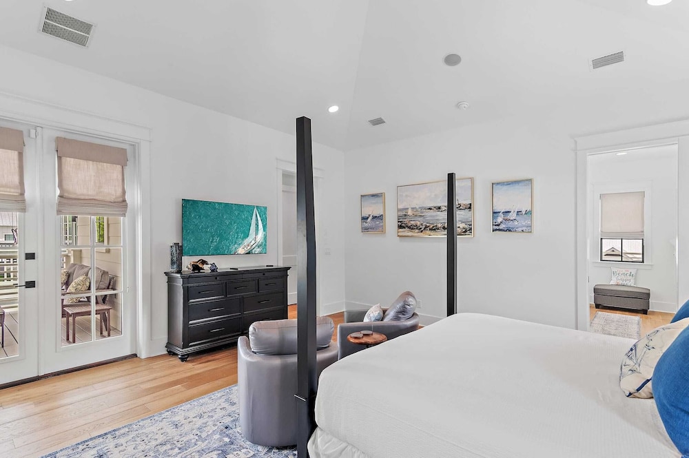 Rooftop Deck w/ Views, Pool, Luxury 5bdr Resorting To Happiness by Avantstay