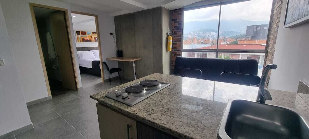 La 70 Laureles Condo cold AC