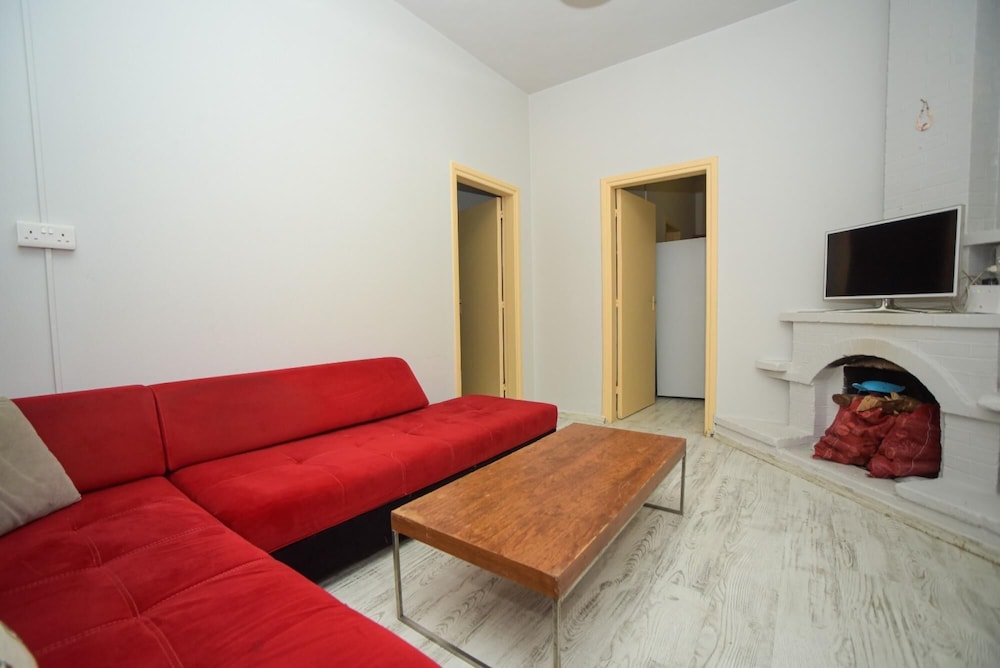 Cozy Home w Fireplace 10 min to Sea in Kyrenia