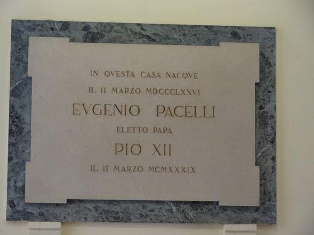 In Rome, Aristocratic, 3 Bedroom in Elegant, Historic Palace 3 Bedrooms 3 Bathrooms Apts