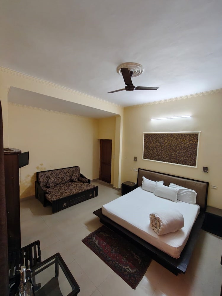 Hotel Downtown Kangra