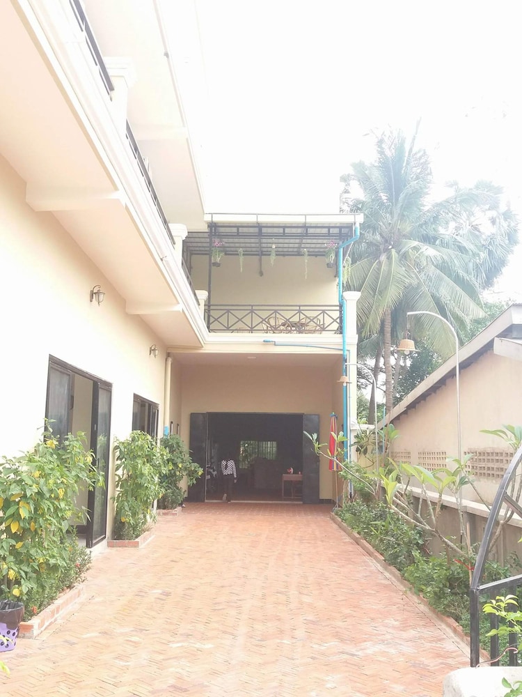 Blue Diamond Guest House - Hostel