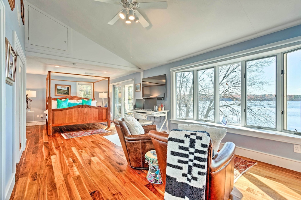 Vibrant Sterling Lakefront Lodge w/ Kayaks