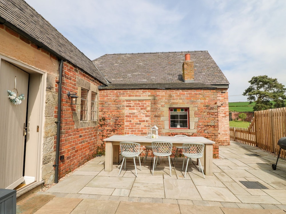Hunters Lodge at Wildersley Farm