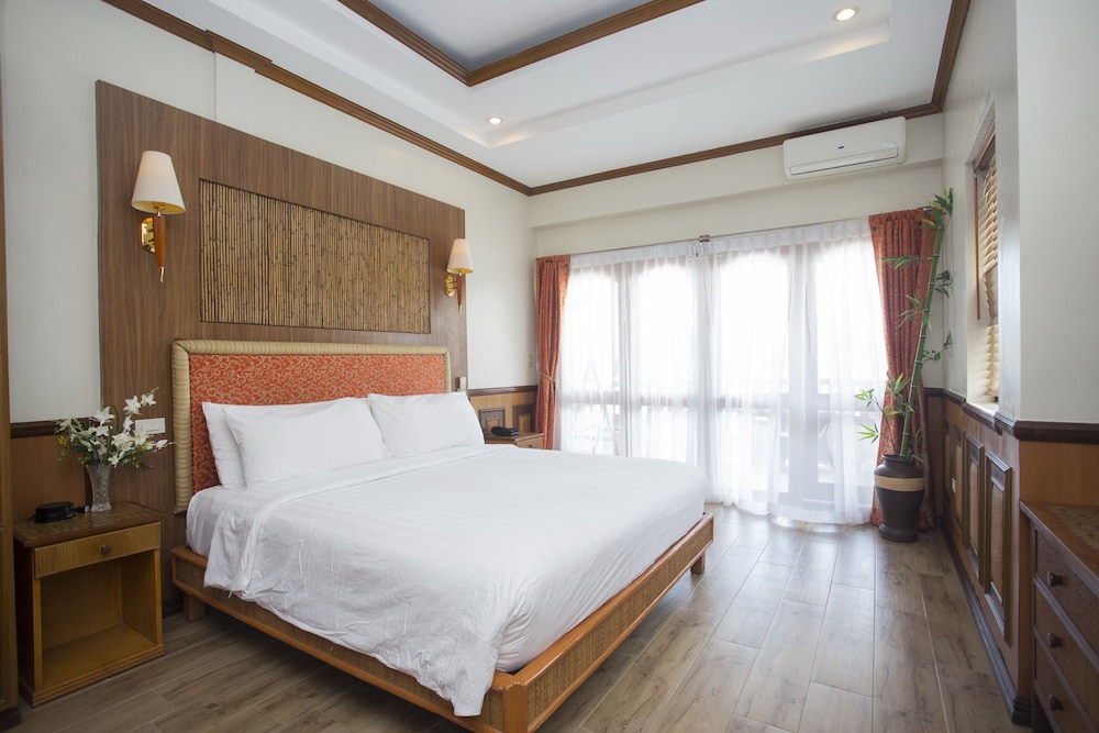 Red Coconut Beach Hotel