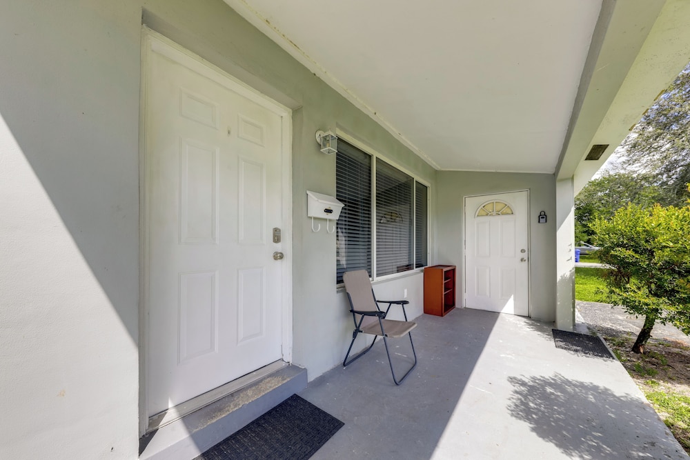 Fenced-in Yard: Home 3 Mi to Hard Rock Stadium!