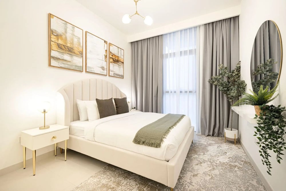 Burj Crown Lux Apartment by Dubai Mall