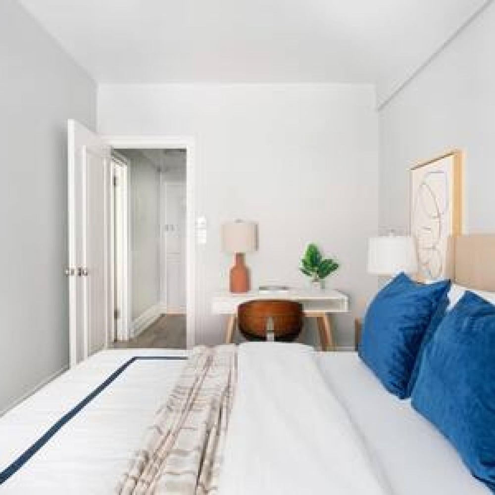 73-201 New 1BR 1bth UWS Doorman Gym
