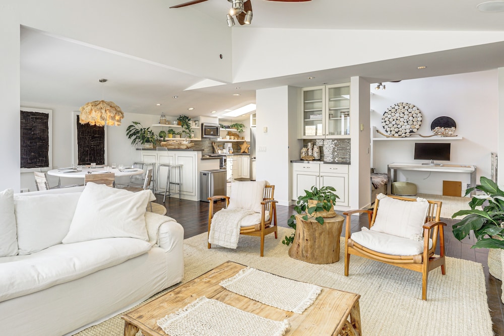 Resort Perks, Ocean Access: Solana Beach Townhome!