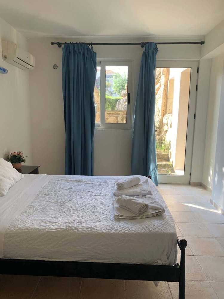 Cassiopeia 3-Bedroom House on beach