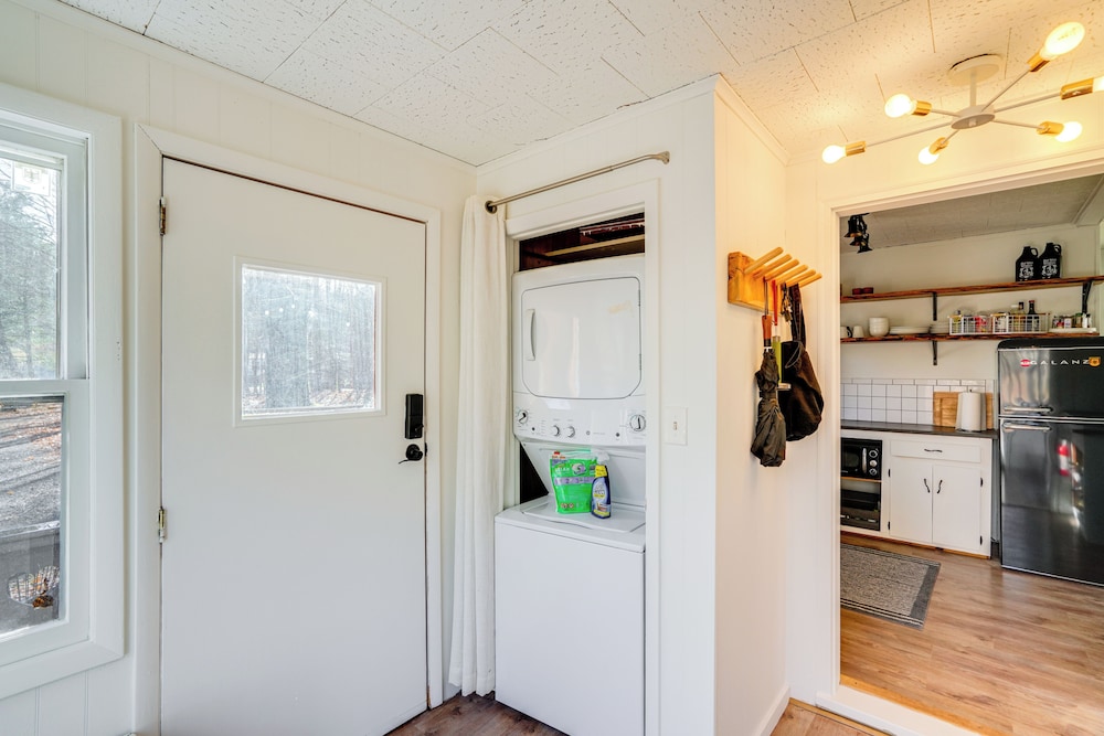 Mtn Views + On-site Hiking Trails: Catskills Cabin