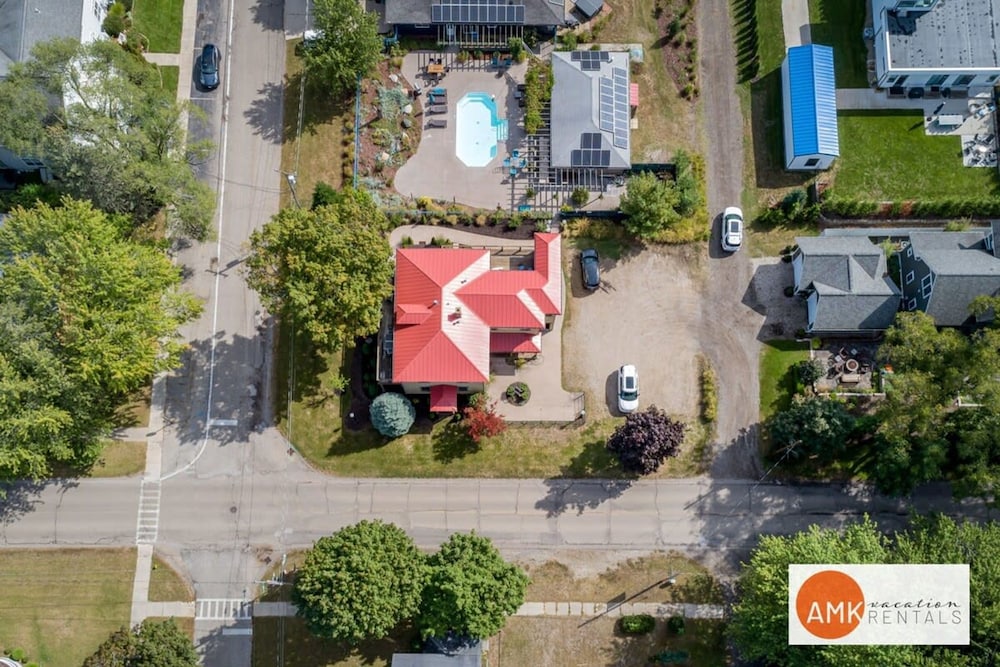 Lake Life Getaway - Condo Near Downtown