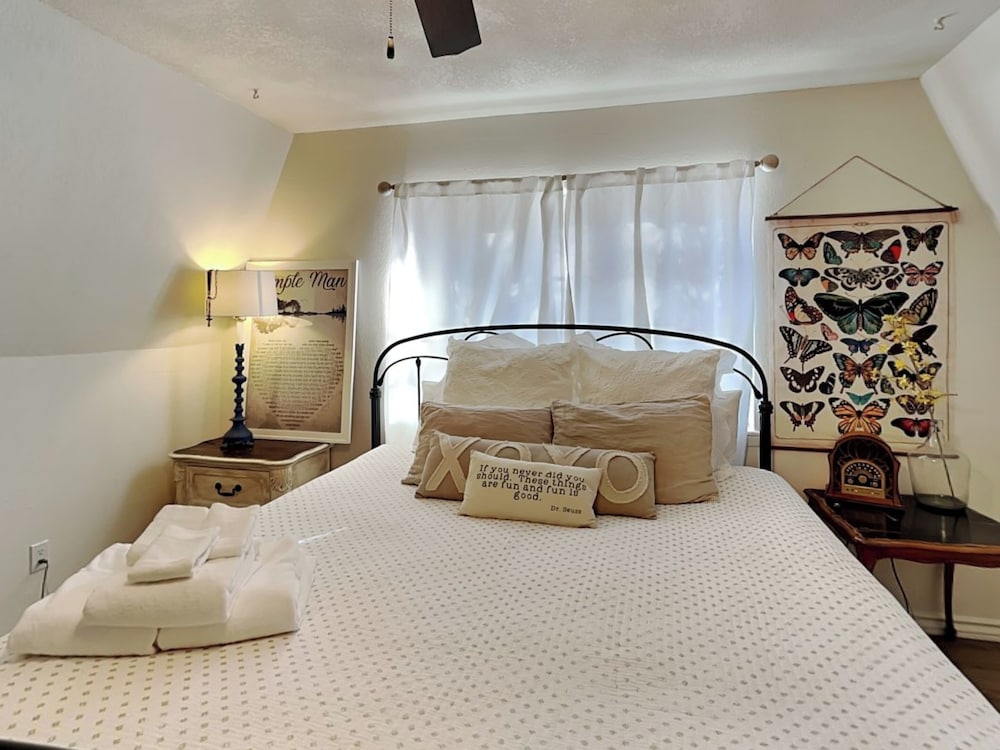 Doc's Den by Ruidoso Vacation Rentals