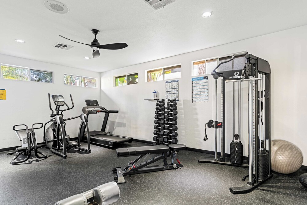 Close to Beach w/ Patio & Resort Amenities The Point at Corniche by Avantstay Str16-0458