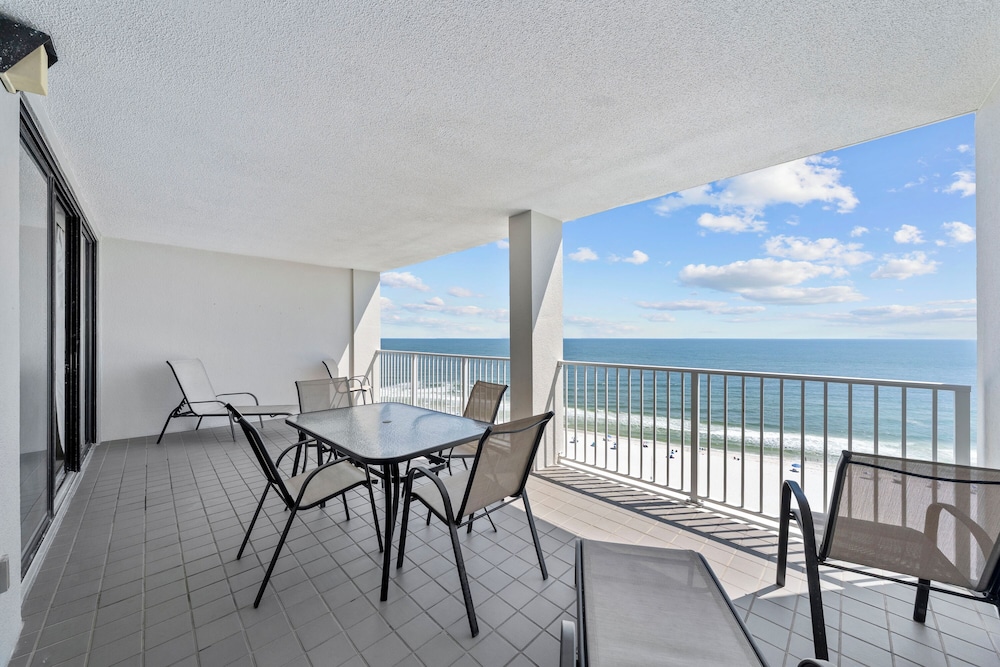 Pelican Pointe by Hosteeva