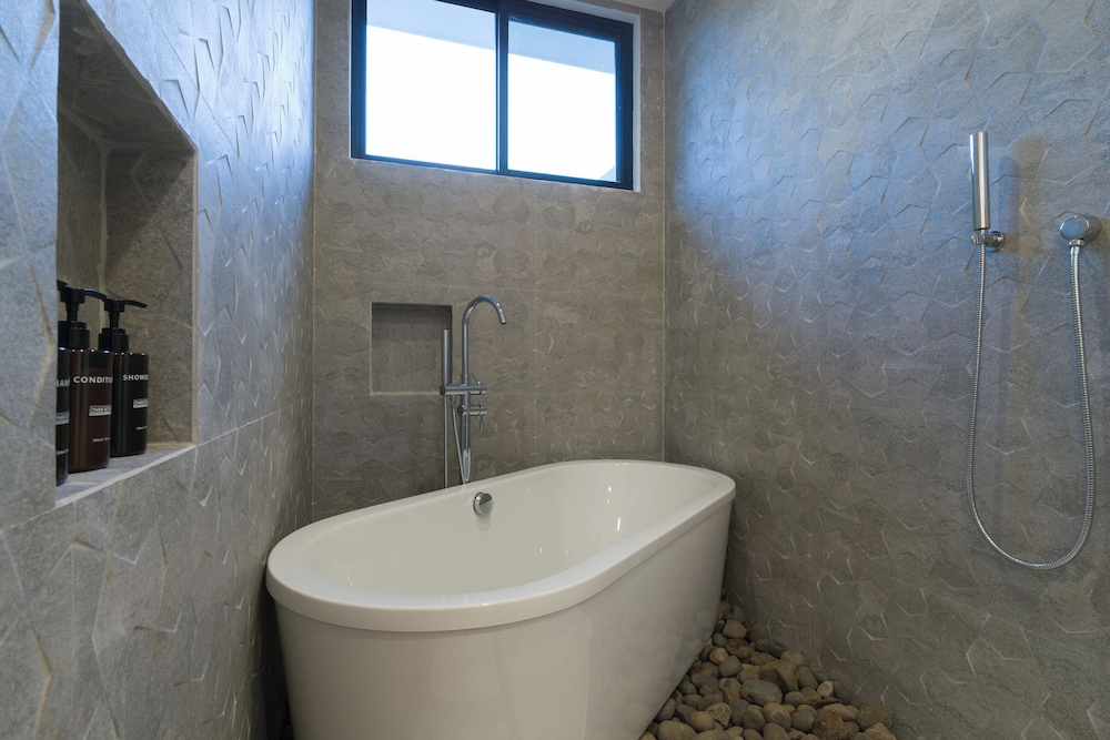 Casa Bo Jungle - Steps to Tamarindo Beach - Surf & Pool
