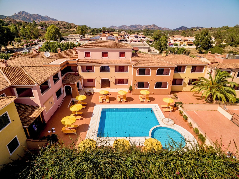 Residence with pool in Sos Alinos