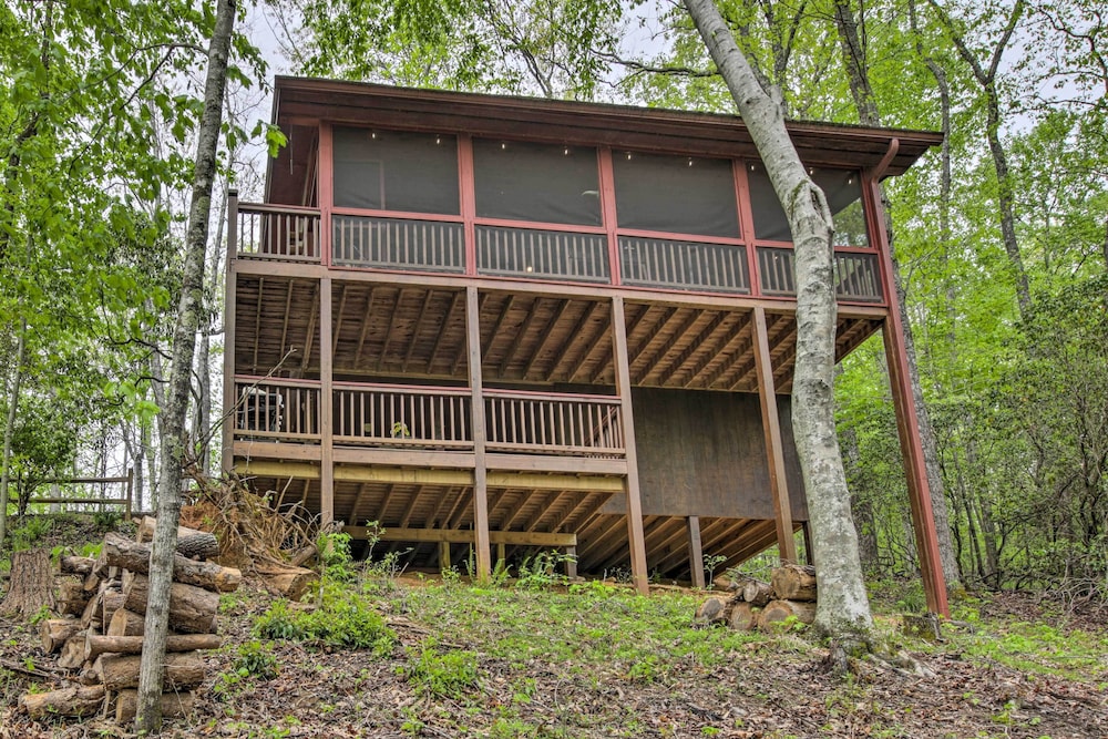 Peaceful Blue Ridge Cabin w/ Decks & Fire Pit view 2