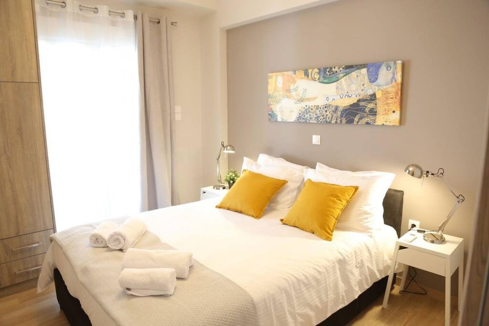 Penthouse lux Flat With 2 bd Next to Larissis