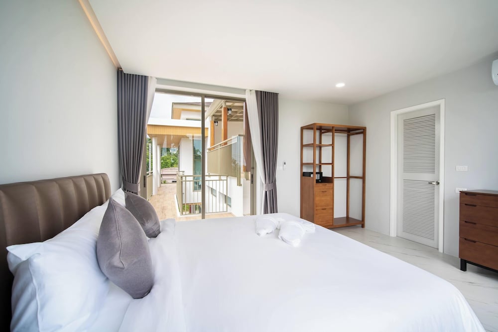 Classic Modern Pool Villas Rawai 3BR