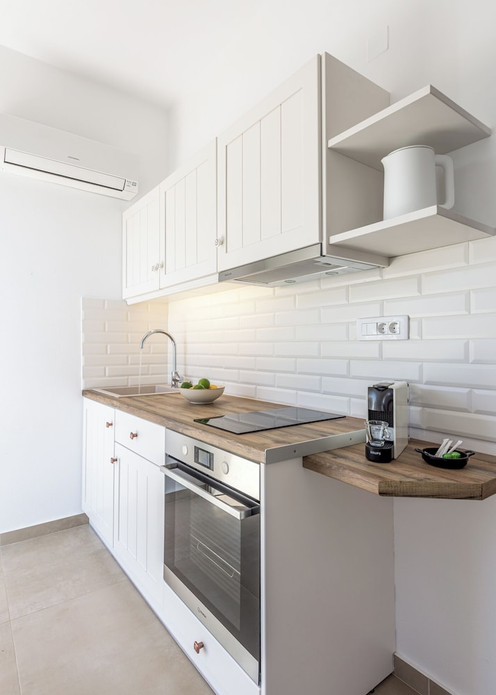 GIOURGAS STUDIOS & APARTMENTS