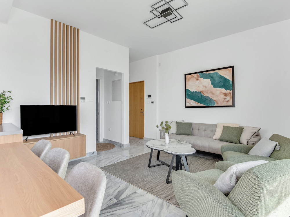 Sanders Olive - Cute 1-bdr Apt With Shared Pool