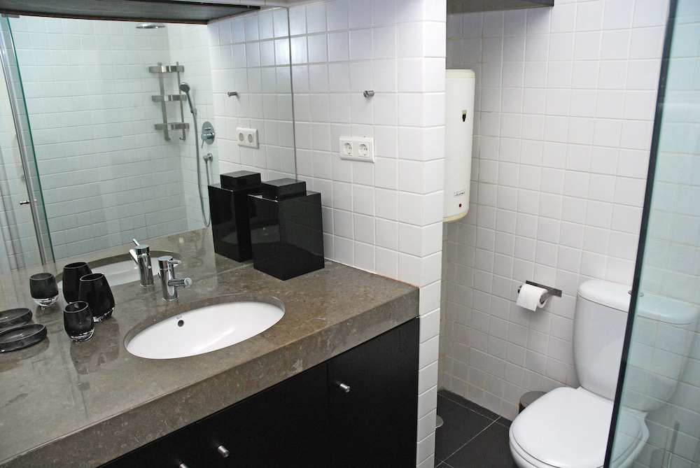 Castelo Apartments by linc