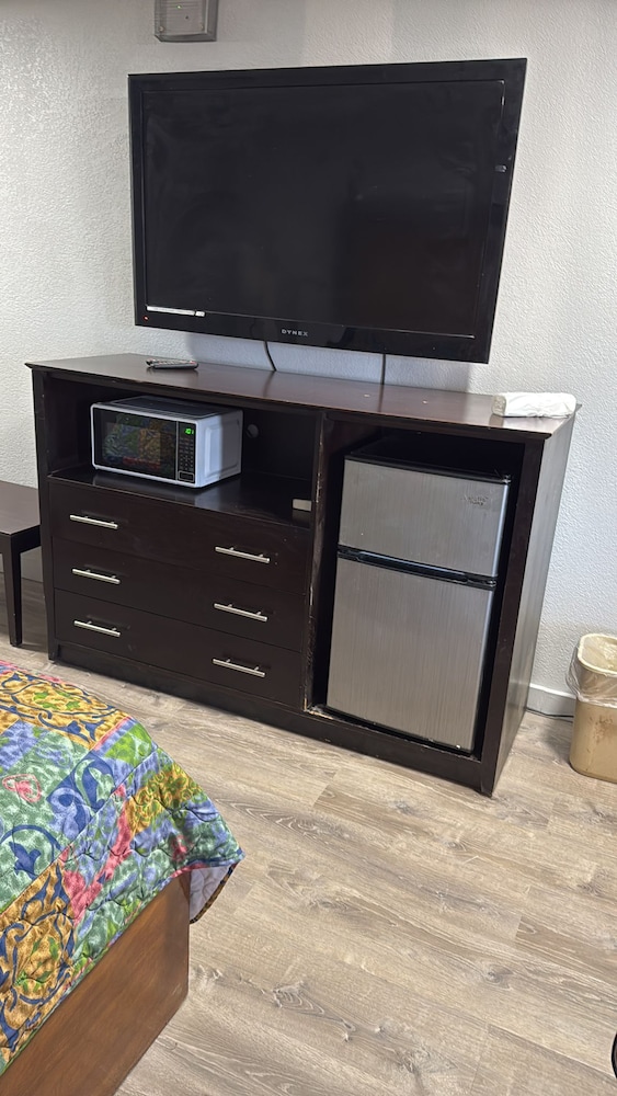 BlissPoint Inn FKA Motel 6t7
