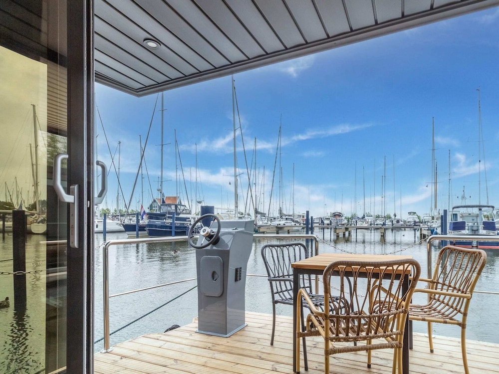 Luxury Houseboat in Volendam Marina, photo 35