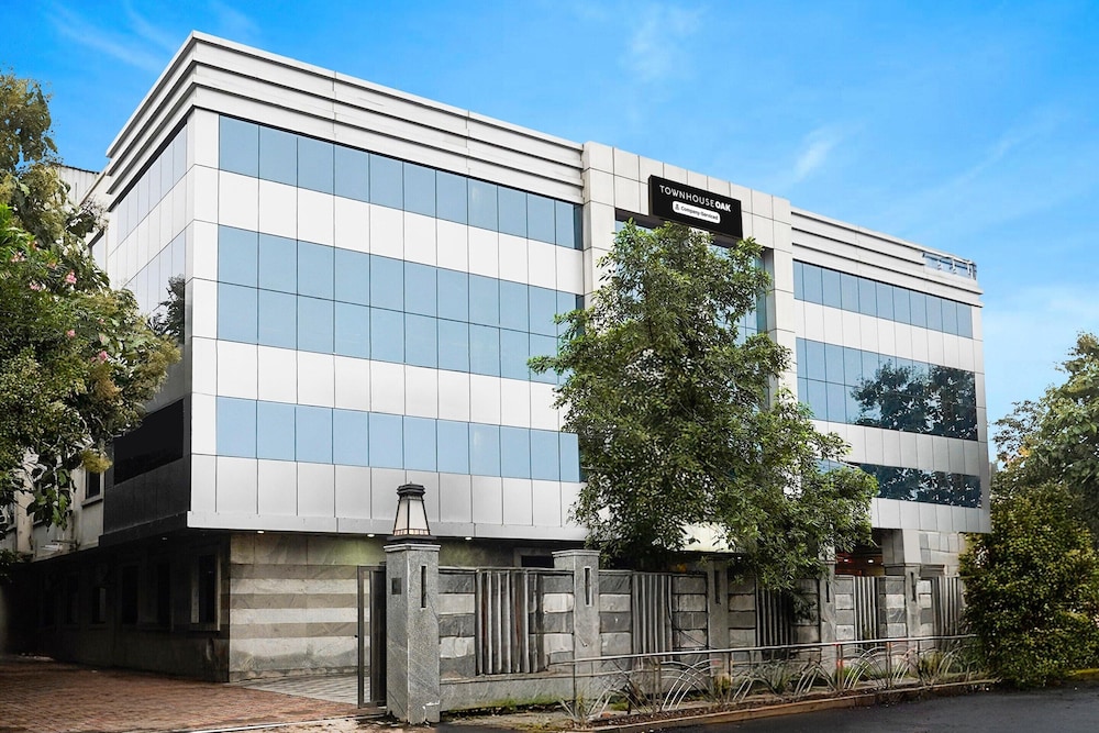 Luxury Urban Stays Near Chennai Airport