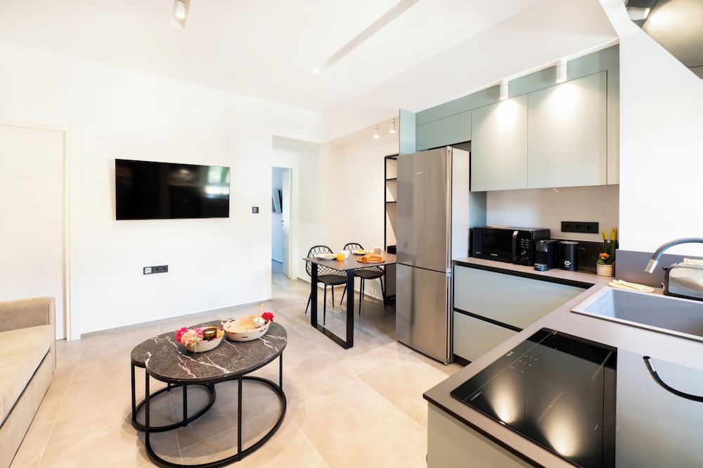 Cardamilia Suites